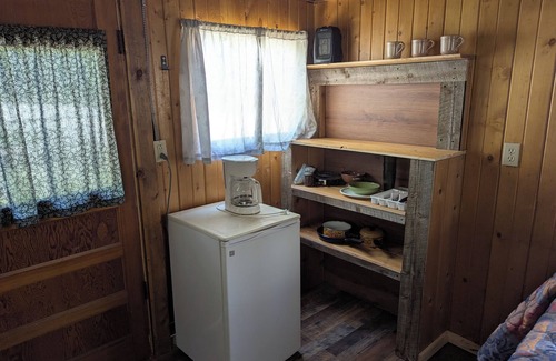 Bellvue Cabin | Cabin 10 at Sportsman’s Lodge, Rustic Cabin 10 at Sportsman's Lodge