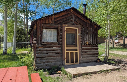 Bellvue Cabin | Cabin 10 at Sportsman’s Lodge, Rustic Cabin 10 at Sportsman's Lodge