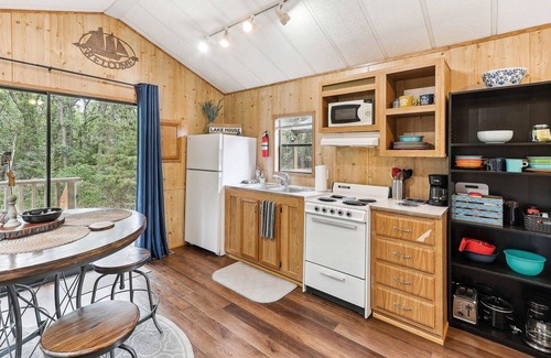 Neal Cabin | Cabin 10~ Cozy Toronto Lake Cabin ~ Walk To The Water 1 Bedroom Cabin by RedAwning