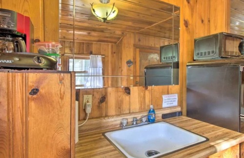 Pinetop-Lakeside Cabin | Cabin 10 with King bed