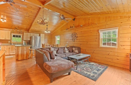 Logan Cabin | Cabin 10Acres~Sauna ~Dome~ Hot Tub ~Game~ FirePit