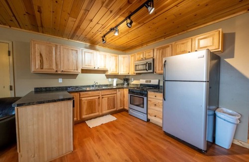 Isle House | Cabin 11 is a 1-bedroom with WiFi ground floor patio overlooking Mille Lacs Lake