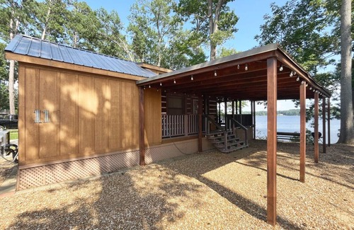 Hemphill House | Cabin 11 · Waterfront Tiny Home with Amazing Views, King Bed, Deck,