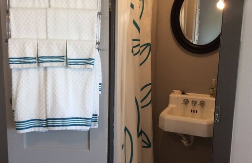 Ashton Cottage | Cabin 2 at Jolley Camper and Cottages