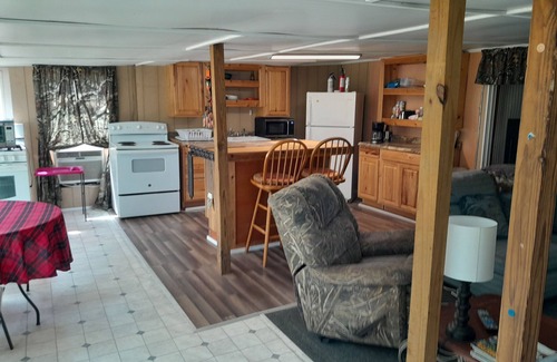 Zavalla Cabin | Cabin #2 at Monterrey Park an Boat Launch area on Lake Sam Rayburn