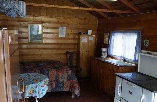 Bellvue Cabin | Cabin 2 at Sportsman’s Lodge, Rustic Cabin 2 at Sportsman's Lodge