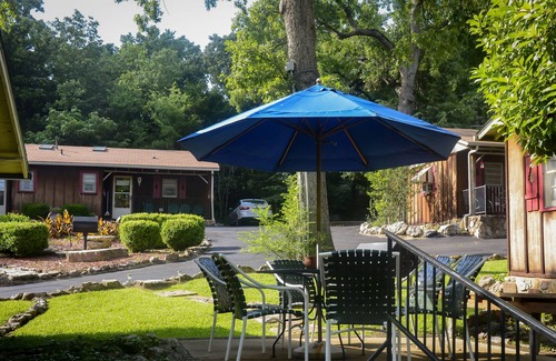 Mountain Home Cabin | Cabin 2-bdrms with Pool and Boat Dock Access on Norfork Lake, Arkansas
