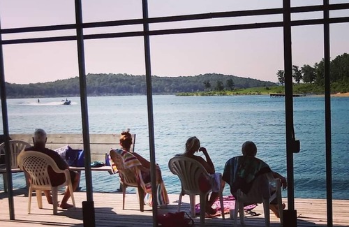 Mountain Home Cabin | Cabin 2-bdrms with Pool and Boat Dock Access on Norfork Lake, Arkansas