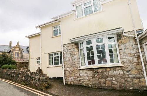 Vale of Glamorgan Cottage | Cabin ∙ 2 bedrooms ∙ 5 guests