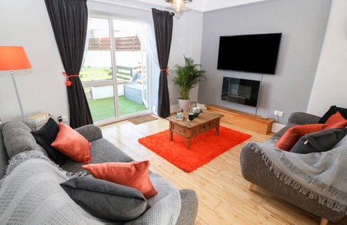 Trearddur Bay Cottage | Cabin ∙ 2 bedrooms ∙ 4 guests