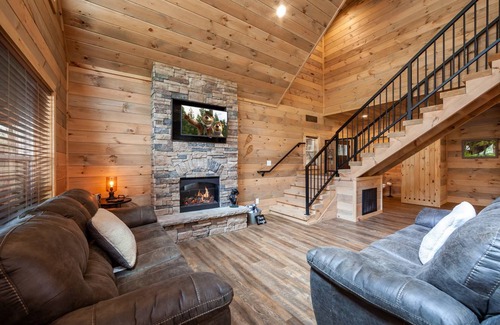 Chalet Village North Cabin | Cabin ∙ 2 bedrooms ∙ 6 guests