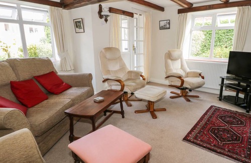 Fylingthorpe Cottage | Cabin ∙ 2 bedrooms ∙ 5 guests