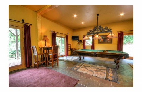 Almond Cabin | Cabin ∙ 2 bedrooms ∙ 13 guests