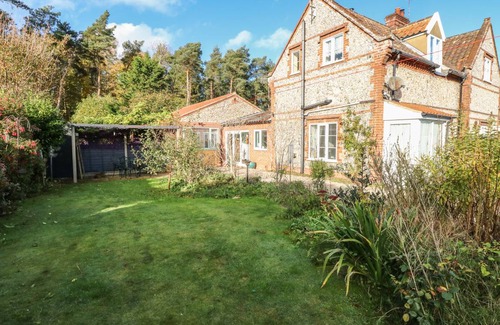 Felbrigg Cottage | Cabin ∙ 2 bedrooms ∙ 4 guests