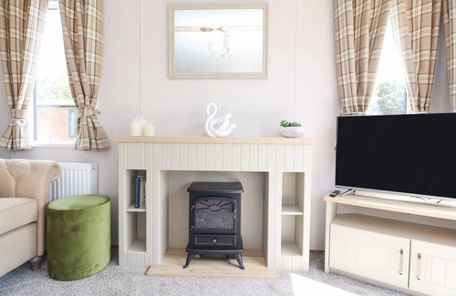 South Lakeland Leisure Village Cottage | Cabin ∙ 2 bedrooms ∙ 4 guests