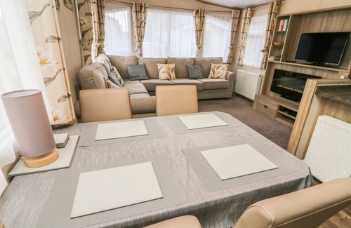 South Lakeland Leisure Village Cottage | Cabin ∙ 2 bedrooms ∙ 4 guests