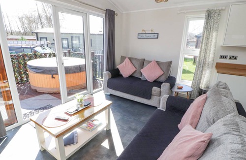 South Lakeland Leisure Village Cottage | Cabin ∙ 2 bedrooms ∙ 4 guests