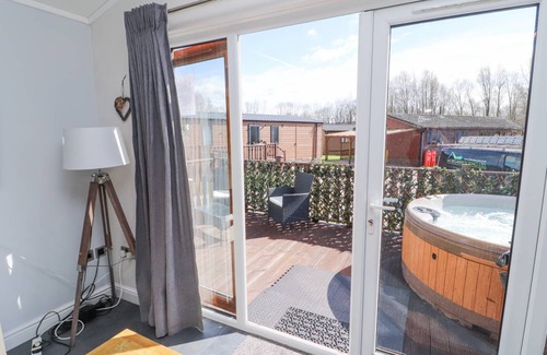 South Lakeland Leisure Village Cottage | Cabin ∙ 2 bedrooms ∙ 4 guests