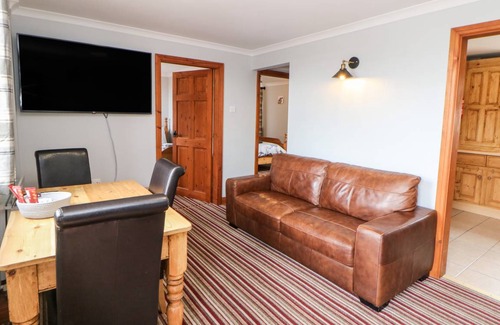 Over Haddon Cottage | Cabin ∙ 2 bedrooms ∙ 4 guests