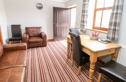 Over Haddon Cottage | Cabin ∙ 2 bedrooms ∙ 4 guests