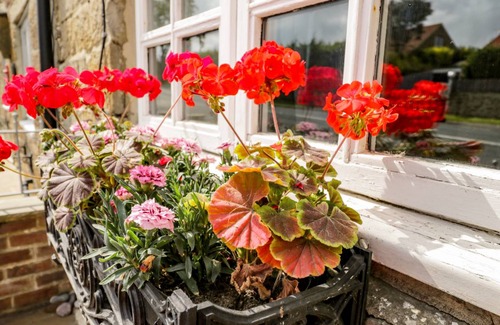 Sneaton Cottage | Cabin ∙ 2 bedrooms ∙ 4 guests