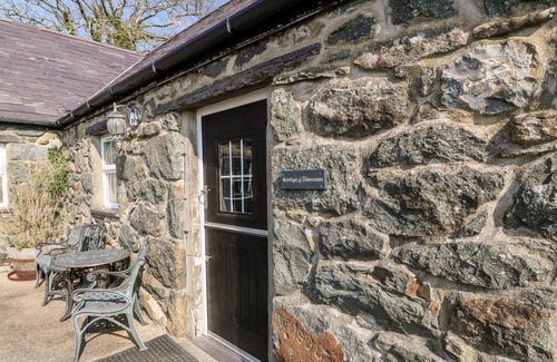 Rhyd-y-clafdy Cottage | Cabin ∙ 2 bedrooms ∙ 5 guests