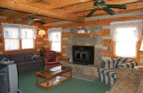 Cosby Cabin | Cabin ∙ 2 bedrooms ∙ 6 guests