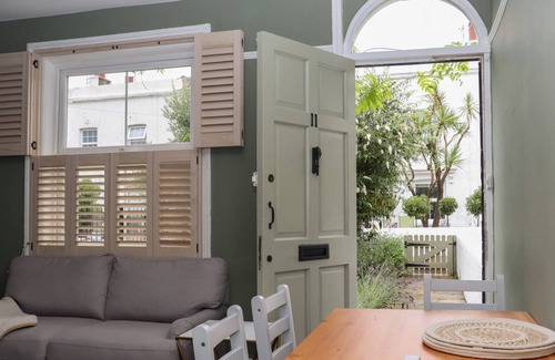 Eastbourne Cottage | Cabin ∙ 2 bedrooms ∙ 4 guests