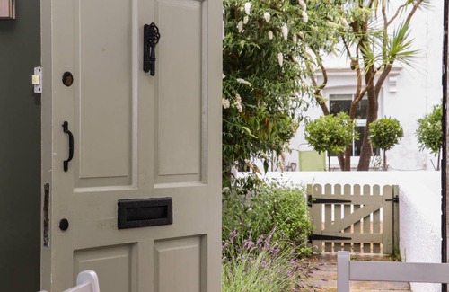 Eastbourne Cottage | Cabin ∙ 2 bedrooms ∙ 4 guests