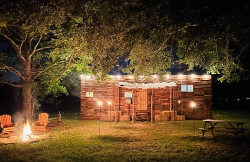 Huntsville Cabin | Cabin 2 near the river nestled next to Sam Houston Park with a fire pit