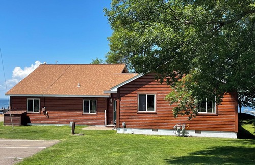 Isle Cabin | Cabin 2 steps from the water