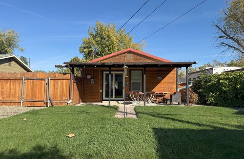 Boise House | Cabin 2BR/2BA home, 3 min to airport, downtown, and BSU. Long stays available.