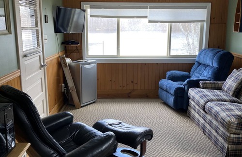 Ojibwa Cabin | Cabin #3 2 bedroom cabin right on the water