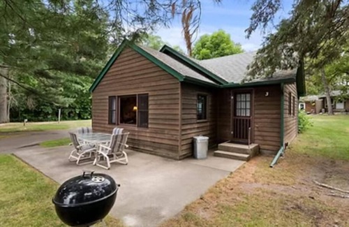 Pine River Apartment | Cabin 3 at Heaths Resort