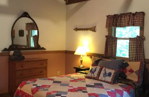 Waterbury Cabin | Cabin 3 - Austrian chalet