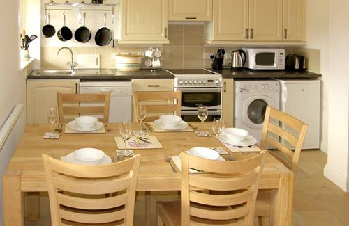 Knutsford Cottage | Cabin ∙ 3 bedrooms ∙ 5 guests