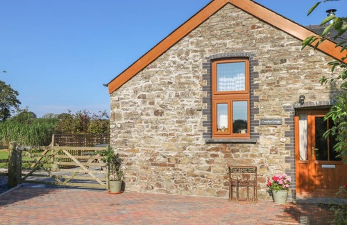 Haverfordwest Cottage | Cabin ∙ 3 bedrooms ∙ 6 guests
