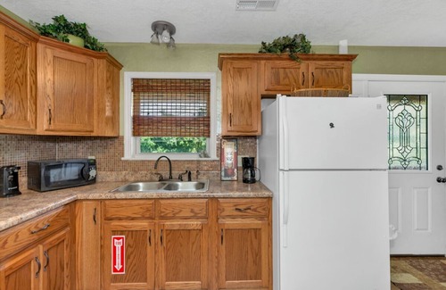 Langston Cabin | Cabin #3 - Fisherman's Landing/4 Bedroom Fishing Cabin w/Covered Boat Shelter