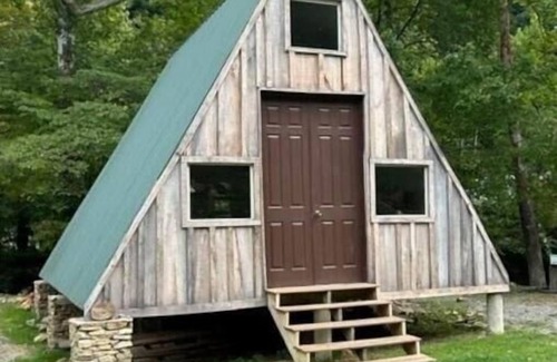 Northern Cabin | Cabin #3 Francis - Custom built A-Frame Bunkhouse - pet and kid friendly