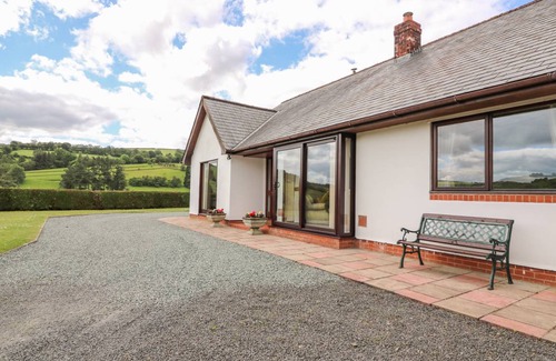 Llanidloes Cottage | Cabin ∙ 3 bedrooms ∙ 6 guests