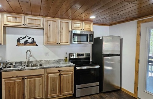 Estes Park Cabin | Cabin 3- King Beds, full kitchen & laundry!