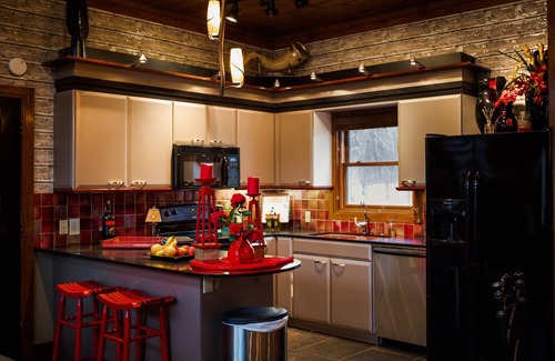 Golden House | Cabin # 3-Ritz on the River @ Rivers Bend Resort