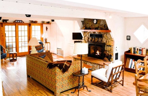 Idyllwild Cabin | Cabin ∙ 3 bedrooms ∙ 10 guests