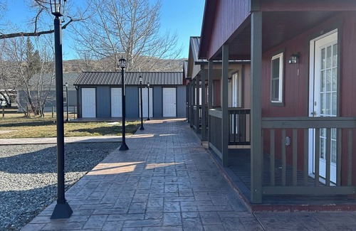 Reed Point Cabin | Cabin 3 with AC and WiFi in charming Reed Point