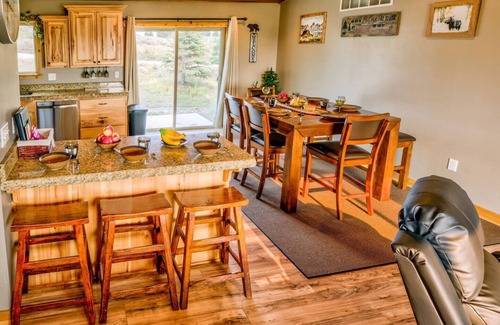 Island Park Cabin | Cabin 35min to West Yellowstone *Hot Tub, Wifi* Fishing-Kayaking-Hiking-ATVing