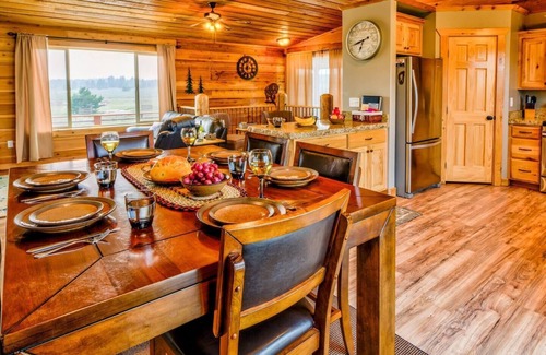 Island Park Cabin | Cabin 35min to West Yellowstone *Hot Tub, Wifi* Fishing-Kayaking-Hiking-ATVing