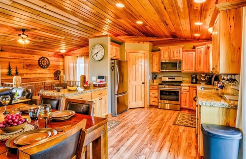 Island Park Cabin | Cabin 35min to West Yellowstone *Hot Tub, Wifi* Fishing-Kayaking-Hiking-ATVing
