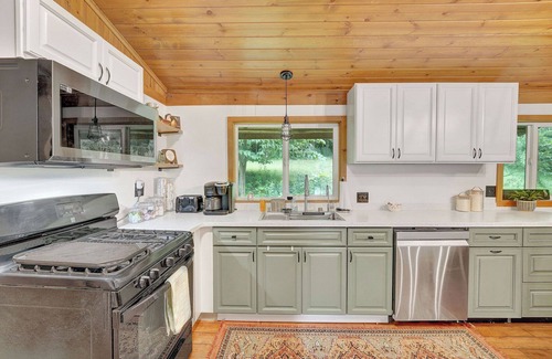Dewittville House | Cabin 3BR close to lake w rolling hills