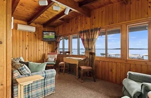 Pine River Apartment | Cabin 4 at Heaths Resort