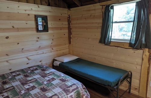 Bellvue Cabin | Cabin 4 at Sportsman’s Lodge, Rustic Cabin 4 at Sportsman's Lodge